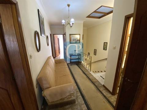 Moradia com dois apartamentos independentes em Vila Nova de Gaia