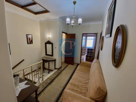 Moradia com dois apartamentos independentes em Vila Nova de Gaia