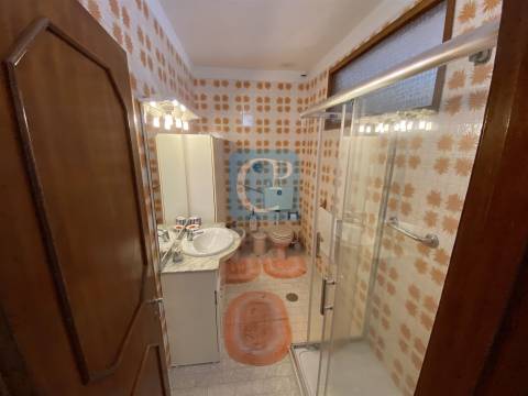 Moradia com dois apartamentos independentes em Vila Nova de Gaia