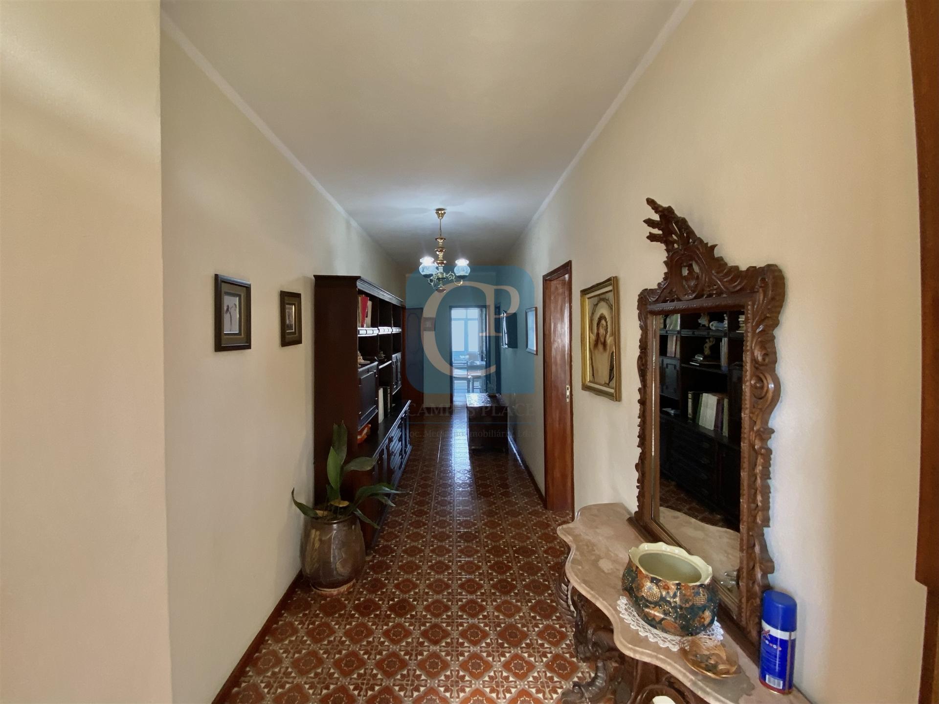 Moradia com dois apartamentos independentes em Vila Nova de Gaia