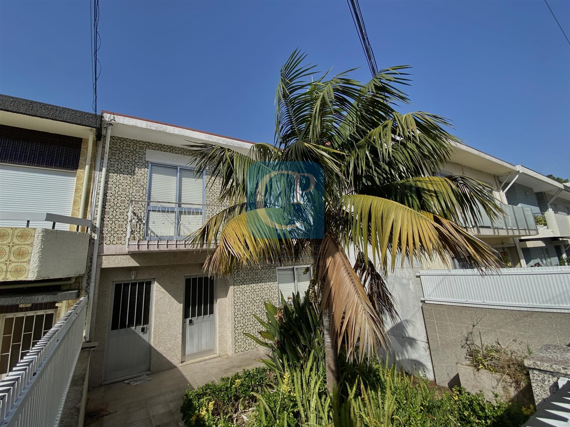 Moradia com dois apartamentos independentes em Vila Nova de Gaia