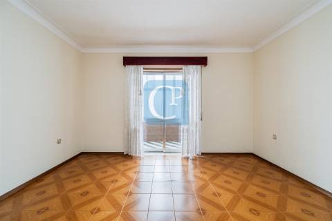 Moradia com dois apartamentos independentes em Vila Nova de Gaia