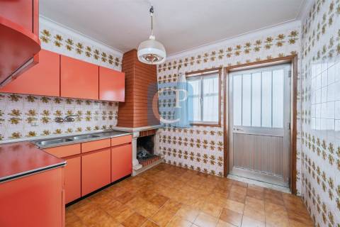 Moradia com dois apartamentos independentes em Vila Nova de Gaia