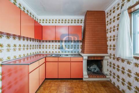 Moradia com dois apartamentos independentes em Vila Nova de Gaia