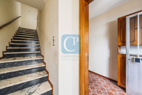 Moradia com dois apartamentos independentes em Vila Nova de Gaia