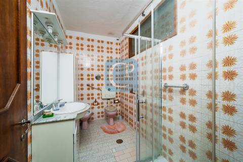 Moradia com dois apartamentos independentes em Vila Nova de Gaia