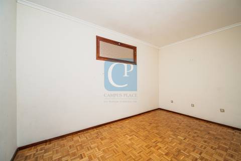 Moradia com dois apartamentos independentes em Vila Nova de Gaia