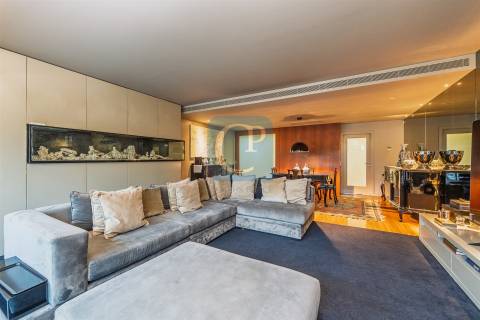 Moradia T4 em condomínio de luxo com piscina, Leça da Palmeira