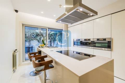 Moradia T4 em condomínio de luxo com piscina, Leça da Palmeira