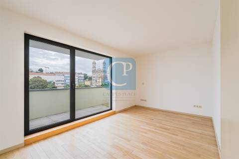 Apartamento T1Kit Duplex, com terraço, junto à Praça da República