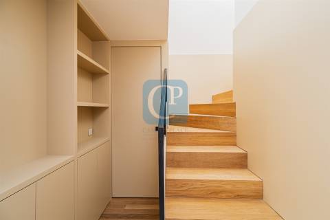 Apartamento T1Kit Duplex, com terraço, junto à Praça da República