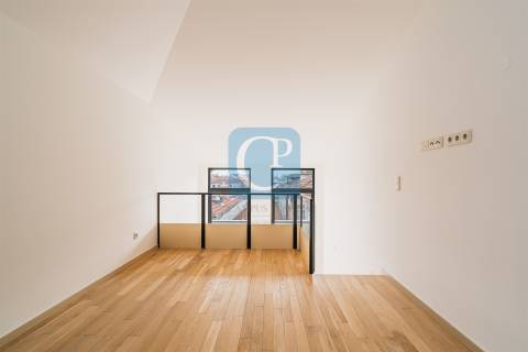 Apartamento T1Kit Duplex, com terraço, junto à Praça da República