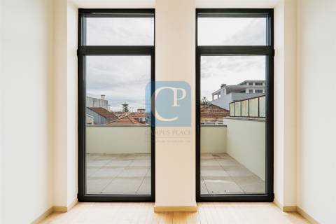 Apartamento T1Kit Duplex, com terraço, junto à Praça da República
