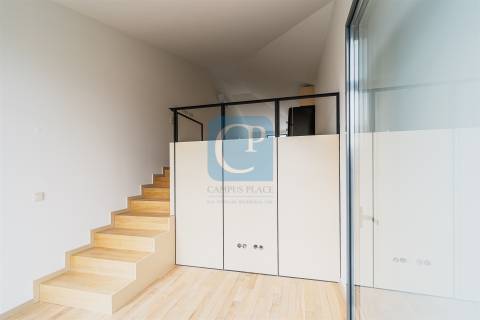 Apartamento T1Kit Duplex, com terraço, junto à Praça da República