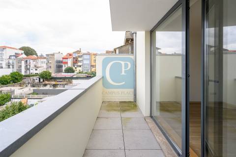 Apartamento T1Kit Duplex, com terraço, junto à Praça da República