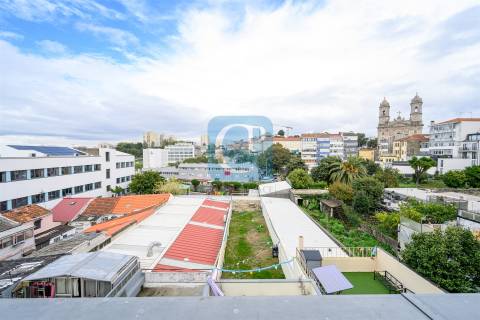 Apartamento T1Kit Duplex, com terraço, junto à Praça da República