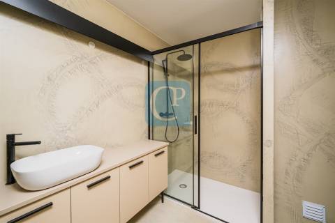 Apartamento T1Kit Duplex, com terraço, junto à Praça da República