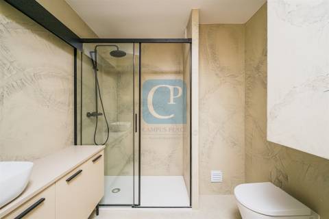 Apartamento T1Kit Duplex, com terraço, junto à Praça da República