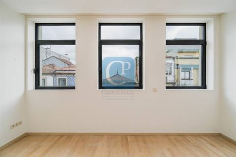 Apartamento T0+1 Duplex, junto à Praça da República, Porto