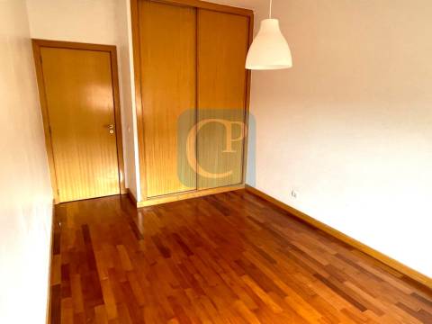 Apartamento T1+1 com varanda em Matosinhos Sul