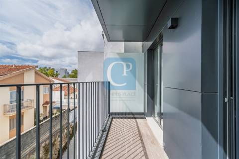 Apartamento T0Kit com varanda, ao Hospital de S. João, em Paranhos, Porto