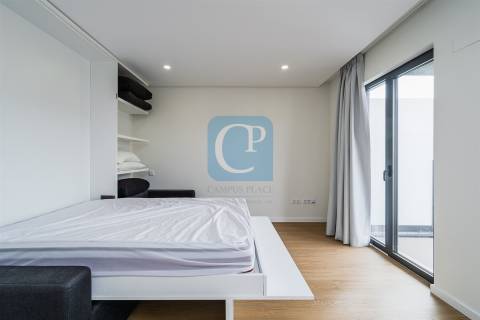 Apartamento T0Kit com varanda, ao Hospital de S. João, em Paranhos, Porto