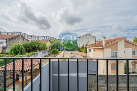 Apartamento T0Kit com varanda, ao Hospital de S. João, em Paranhos, Porto