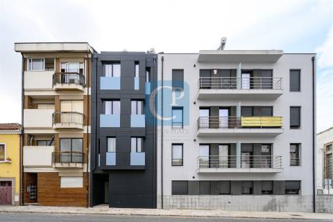 Apartamento T0Kit com varanda, ao Hospital de S. João, em Paranhos, Porto