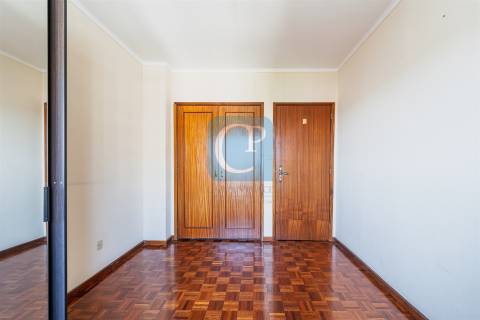 Apartamento T2+1 com vista mar no centro de Matosinhos