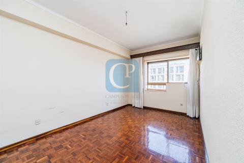 Apartamento T2+1 com vista mar no centro de Matosinhos