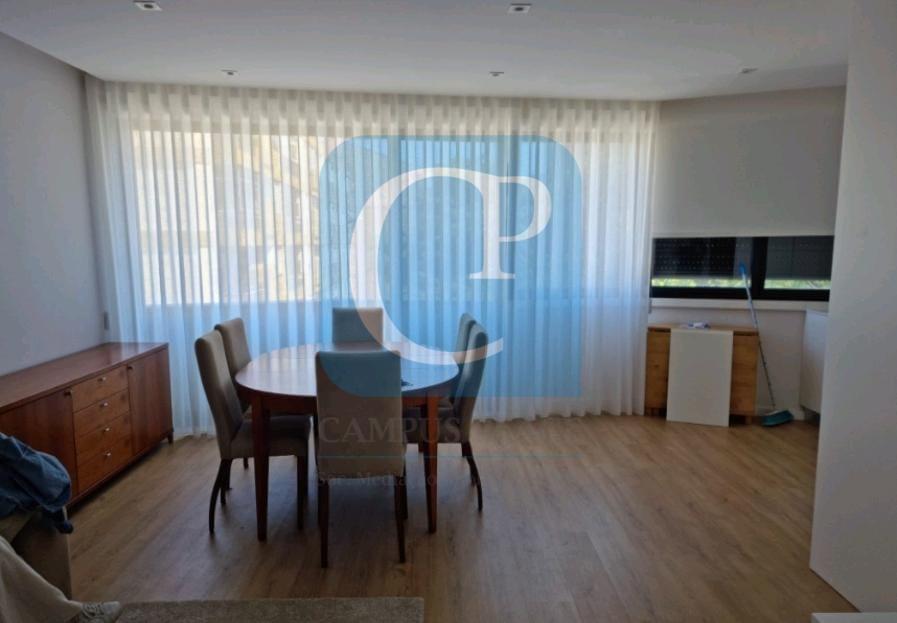 Apartamento T2 mobilado e equipado à Avenida da Boavista, Porto