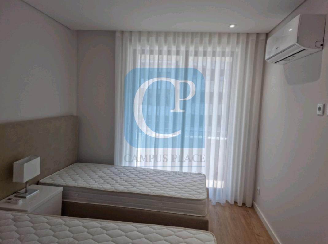 Apartamento T2 mobilado e equipado à Avenida da Boavista, Porto