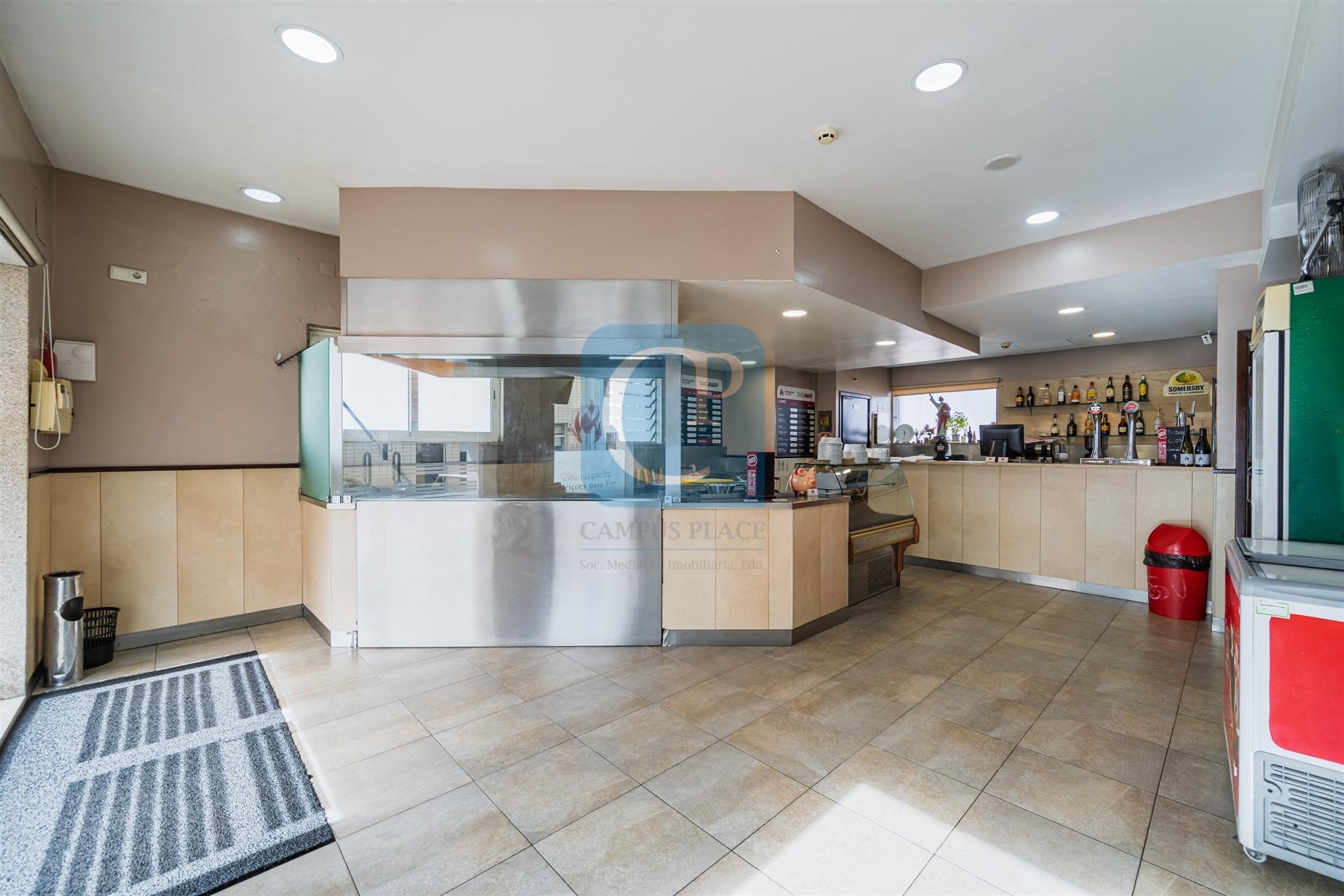 Restaurante mobilado e equipado em Guifões, Matosinhos