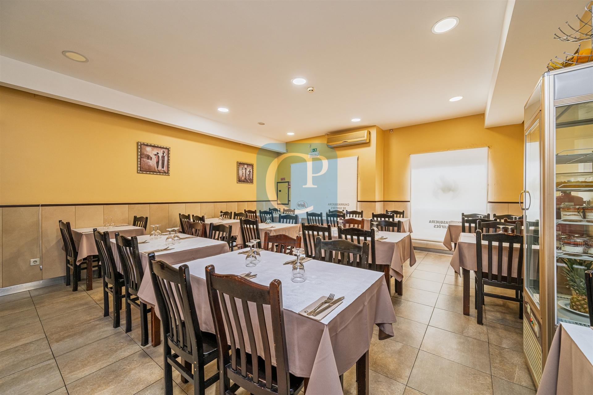 Restaurante mobilado e equipado em Guifões, Matosinhos