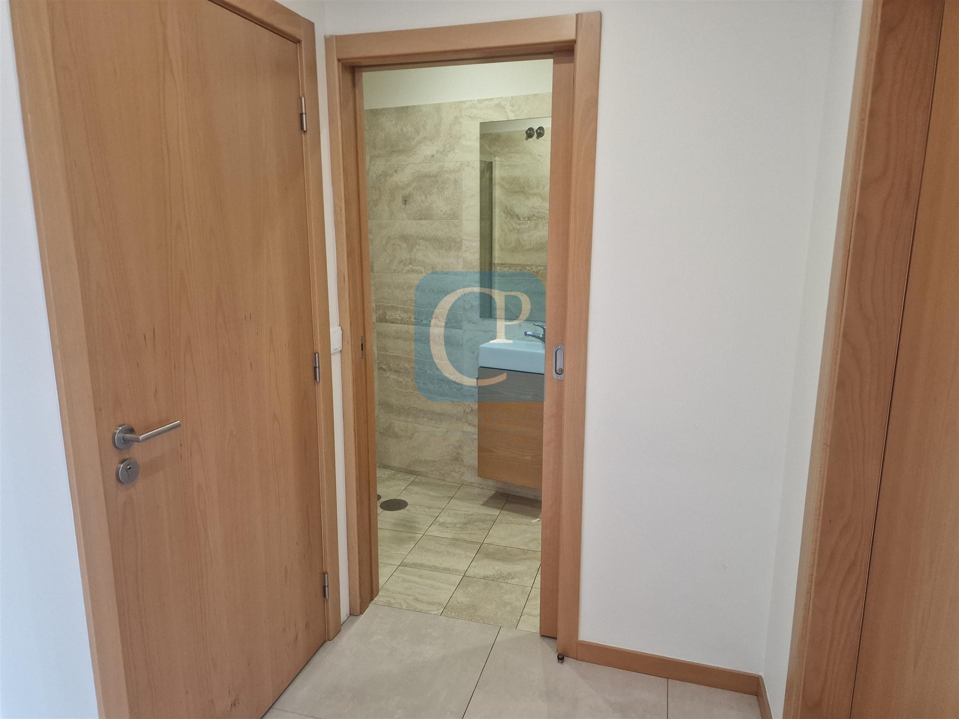 Apartamento T1 com varanda à praça das flores, Porto