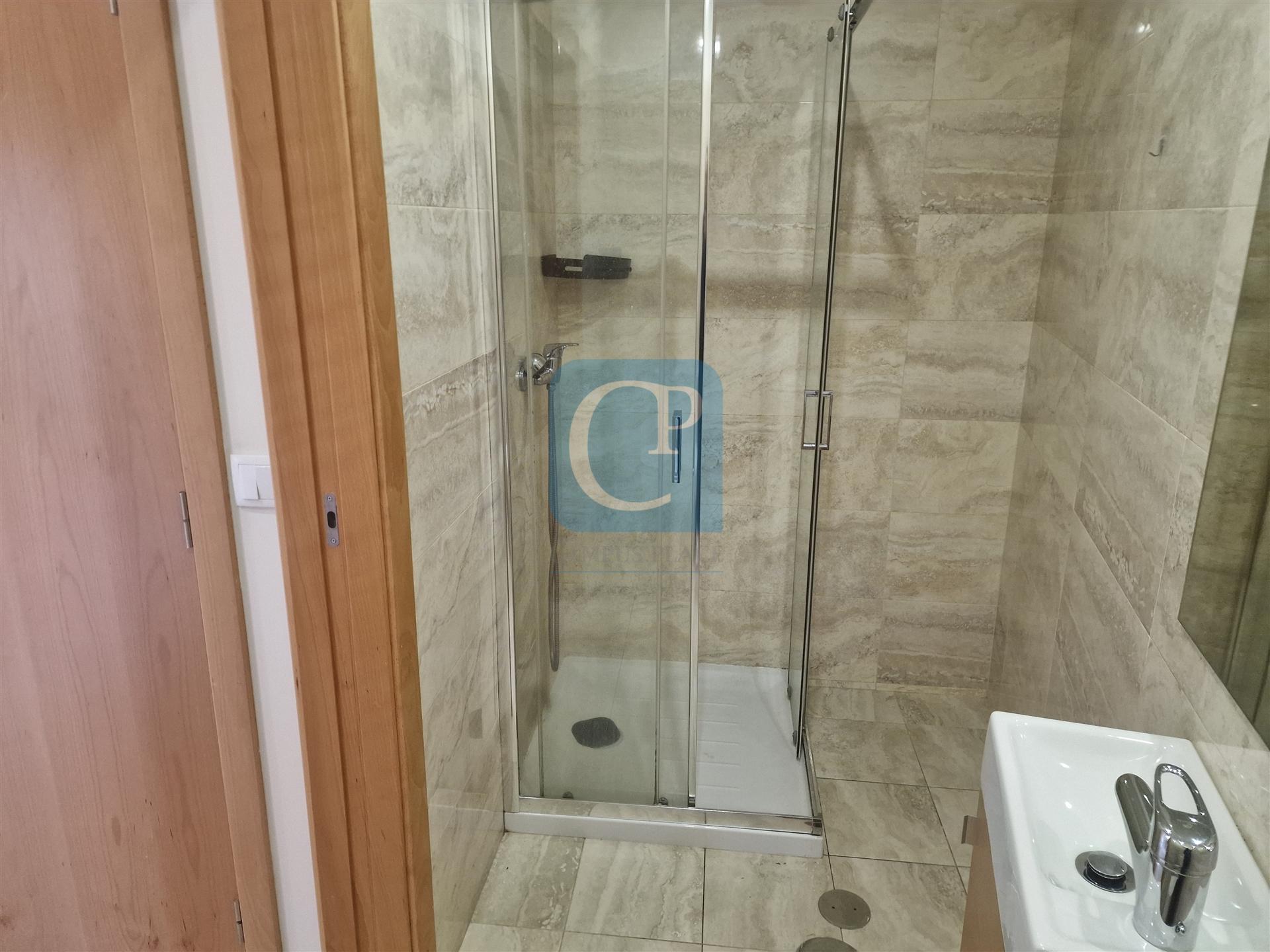 Apartamento T1 com varanda à praça das flores, Porto