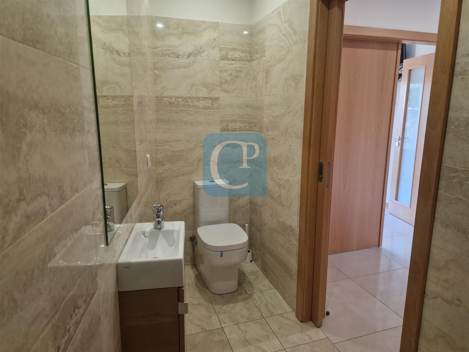 Apartamento T1 com varanda à praça das flores, Porto