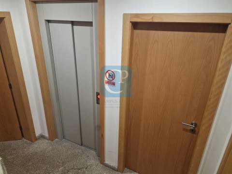 Apartamento T1 com varanda à praça das flores, Porto