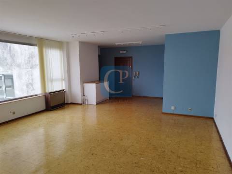 Escritório com  45 m² em Faria Guimarães, Paranhos