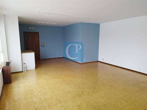 Escritório com  45 m² em Faria Guimarães, Paranhos