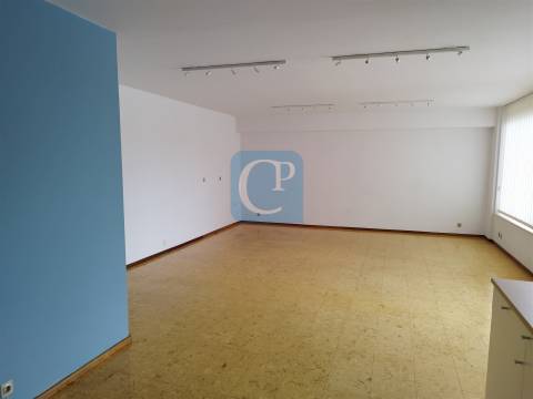 Escritório com  45 m² em Faria Guimarães, Paranhos