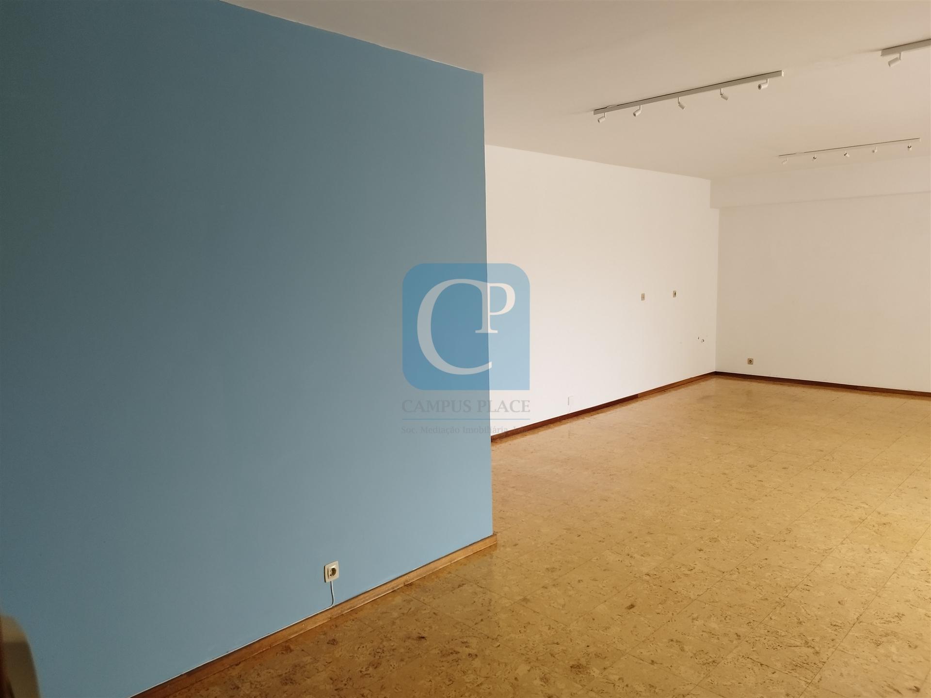 Escritório com  45 m² em Faria Guimarães, Paranhos