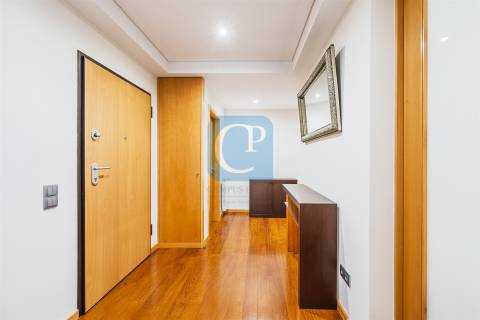 Apartamento T2+1 com varanda em Pedrouços, Maia