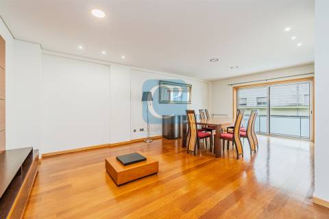 Apartamento T2+1 com varanda em Pedrouços, Maia