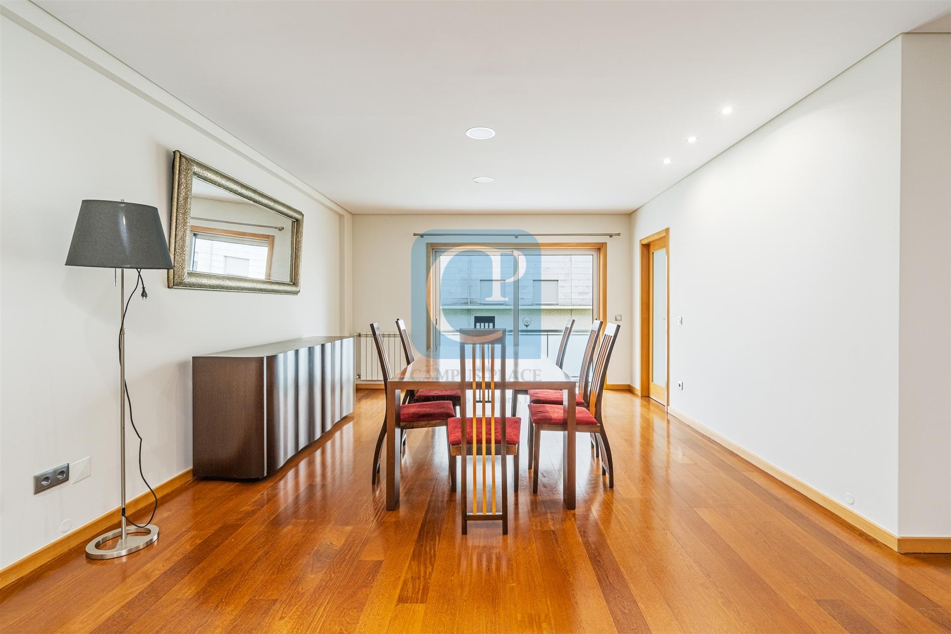 Apartamento T2+1 com varanda em Pedrouços, Maia