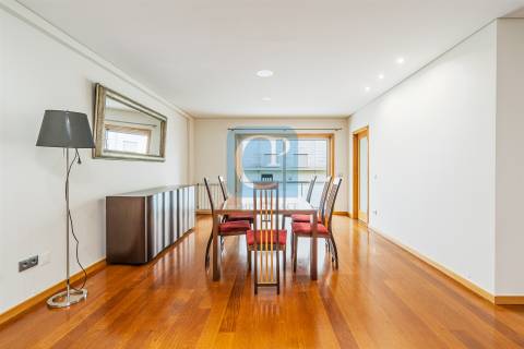 Apartamento T2+1 com varanda em Pedrouços, Maia