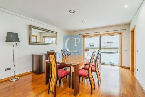 Apartamento T2+1 com varanda em Pedrouços, Maia