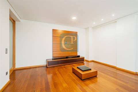 Apartamento T2+1 com varanda em Pedrouços, Maia