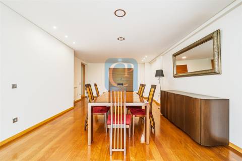 Apartamento T2+1 com varanda em Pedrouços, Maia