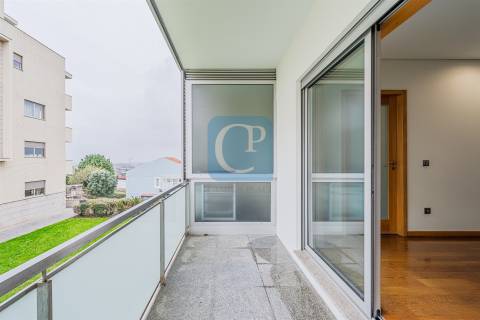 Apartamento T2+1 com varanda em Pedrouços, Maia